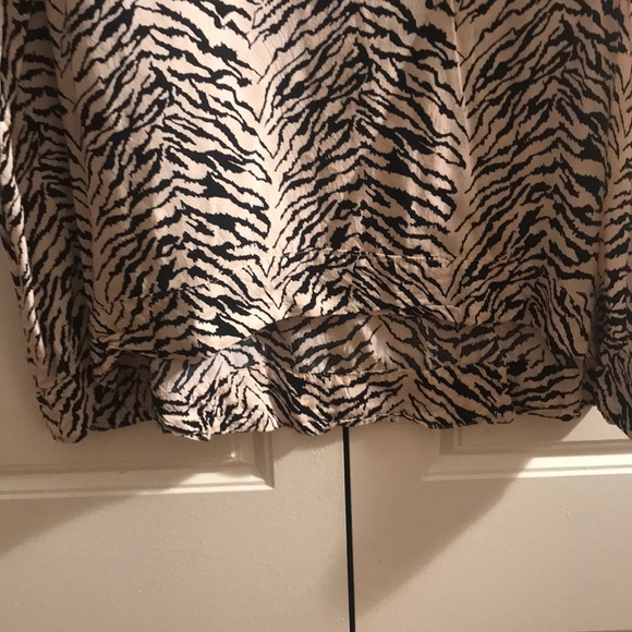 BCBGeneration Zebra Short Sleeve Top Size L - Picture 4 of 7